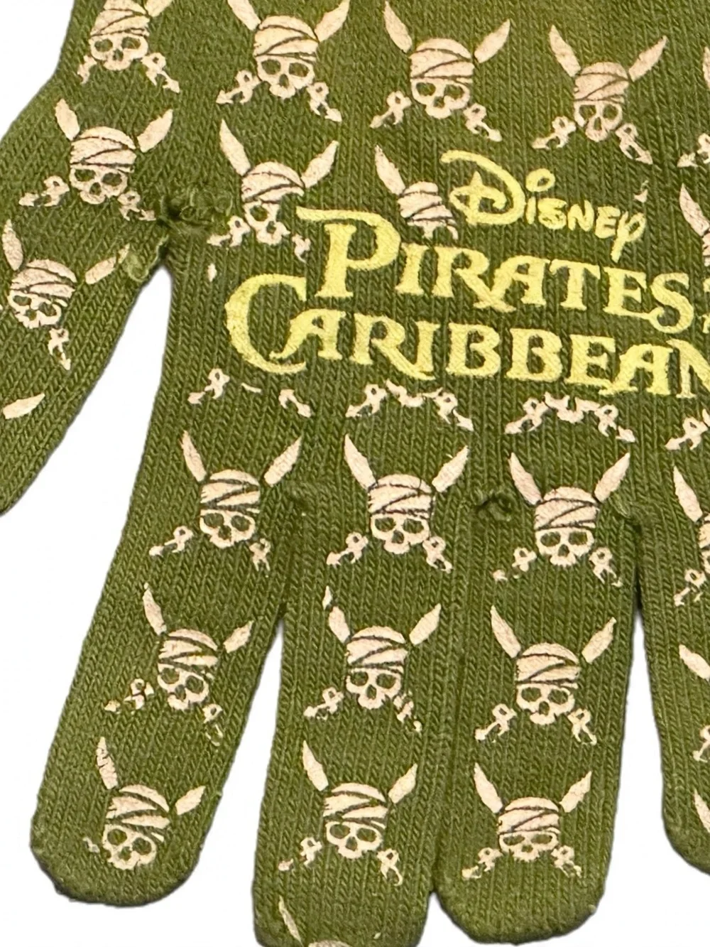 Disney Pirates of the Caribbean Dead Man’s Chest Vintage Beanie Gloves Set